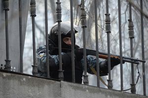 Interior_troops_officer_holding_a_gun_pointed_at_the_line_of_protesters,_Dynamivska_str._Euromaidan_Protests._Events_of_Jan_19,_2014